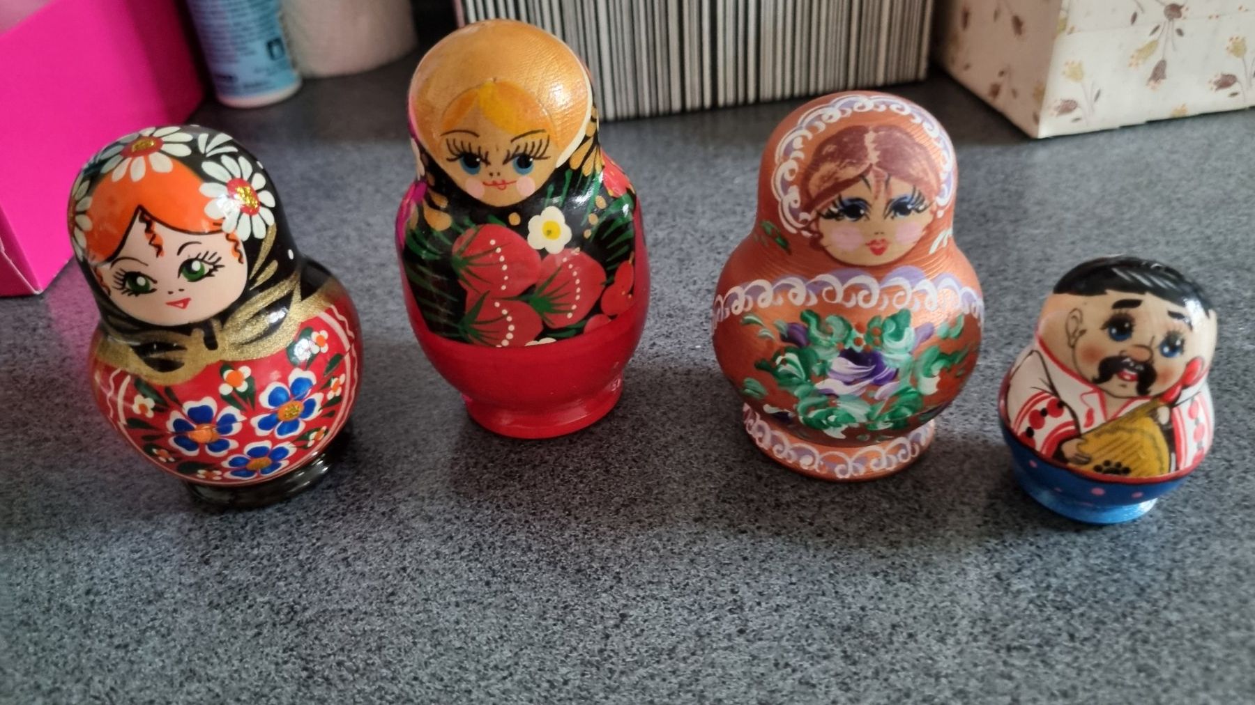 Statuette: 1 lot de 5 poupées russe – Usato da La Chaux-de-Fonds venduto da mikilo1