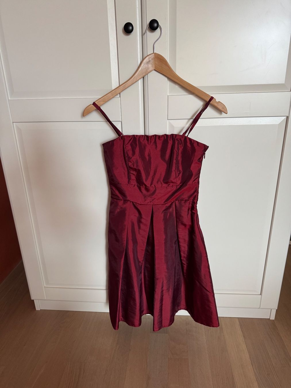 Vestiti & Gonne: Festliches Kleid für Mädchen – Nuovo (secondo la descrizione) da Hinwil venduto da Herzkleid