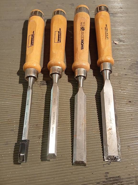 Tutti gli attrezzi: 4 Stechbeitel / Stemmeisen Set, Stahl – Usato da Basel venduto da Petergunn