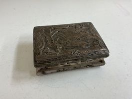 Silber Dose mit verziertem Deckel