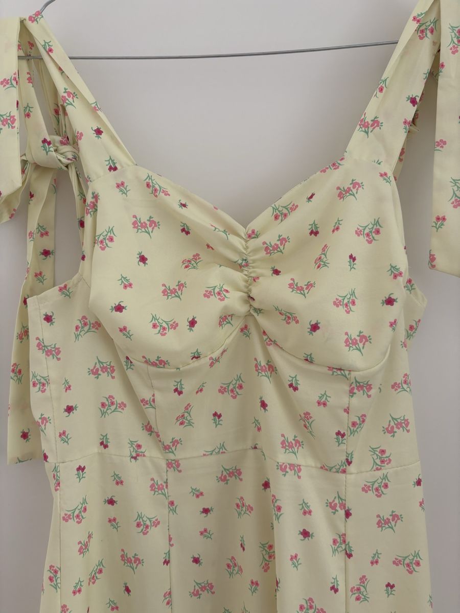 Kleider: Robe d’été jaune à fleur taille M – Gebraucht aus Vésenaz von ilomd 3