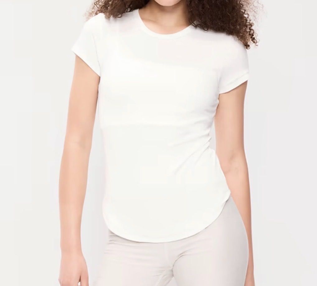 T-shirts: Old Navy perfect basic t shirt – D'occasion à Genève par toandfrom
