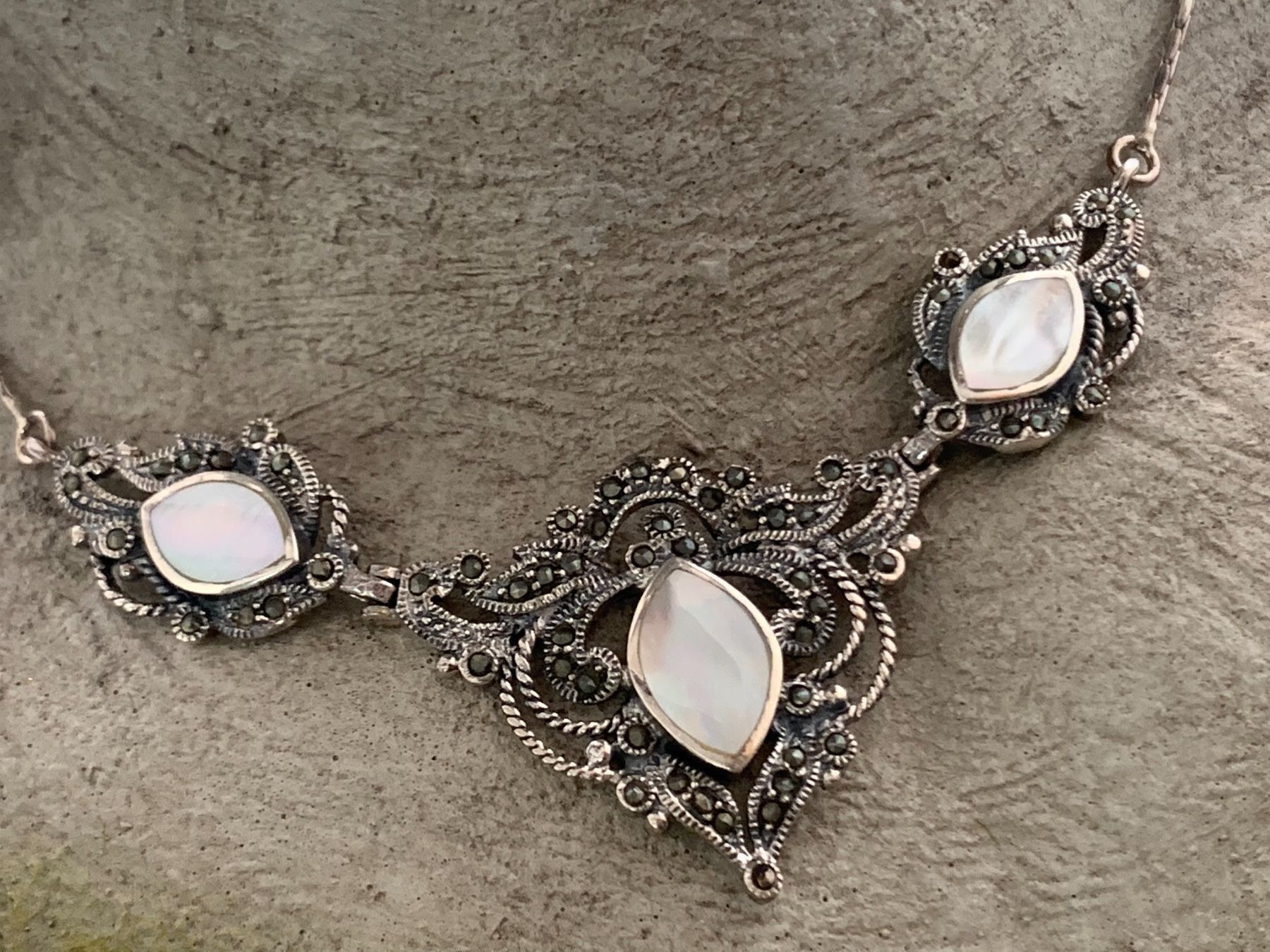 Catenine: Halskette Collier Silber Perlmutter Markasiten wunderschön! – Nuovo (secondo la descrizione) da Bern venduto da Jiffy 3