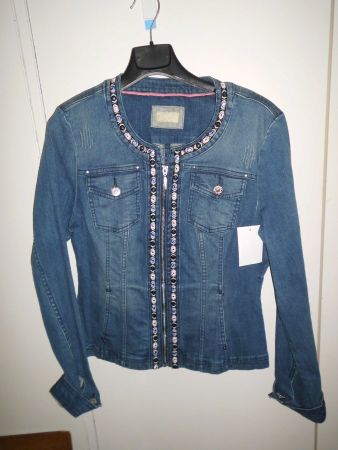 Veste jeans avec broderie T. 36