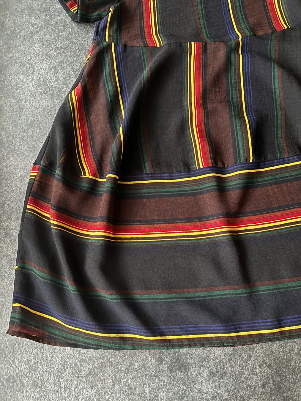 Vestiti: Damenkleid mit farbigen Streifen - Größe M – Usato da Kilchberg ZH venduto da Ch.C 4
