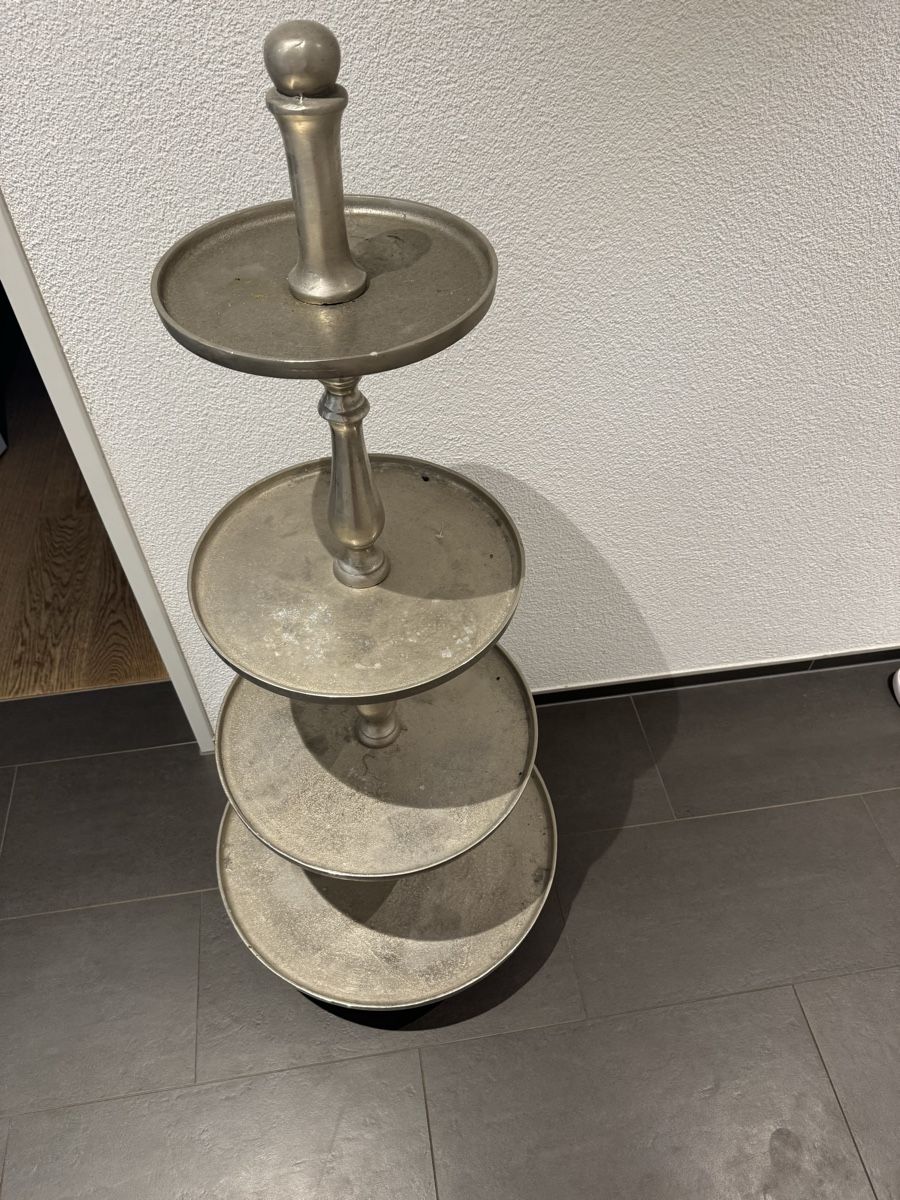 Tutte le decorazioni: Etageren 4-stufig Metall silberfarben  – Usato da Gossau SG venduto da kat_kz86
