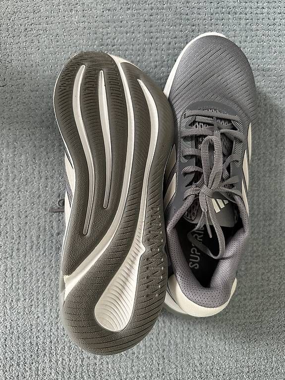 Herrenschuhe: Adidas Laufschuh Ease Dreamstrike grösse 42 – Gebraucht aus Dietikon von Tappsi1 1