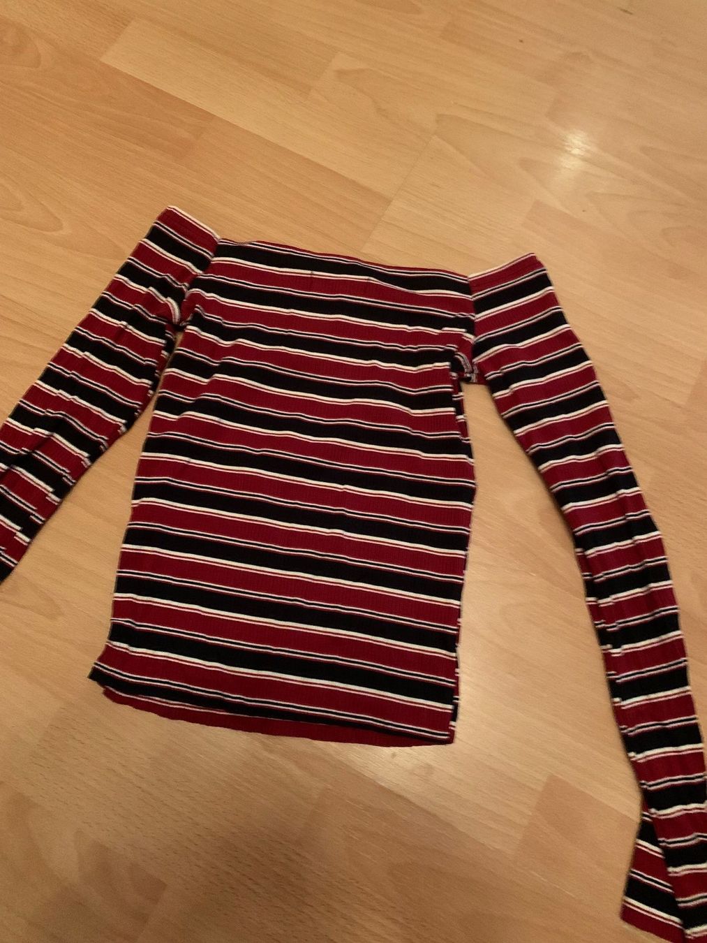 Bershka Maglioni & Felpe: Joli pull Bershka t. S – Usato da MEYRIN venduto da Gwendo10 1