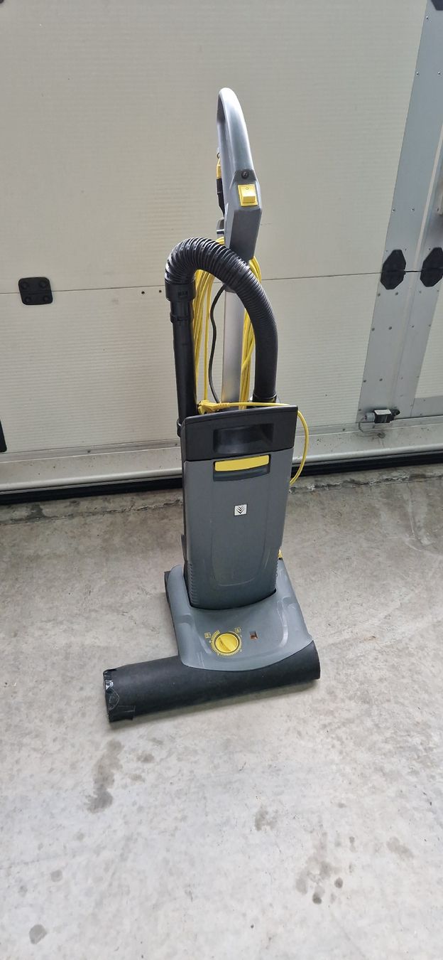 Kärcher Aspirapolveri & Accessori: Aspirobrosseur Karcher professionnel – Usato da St. Ursen venduto da cpi23