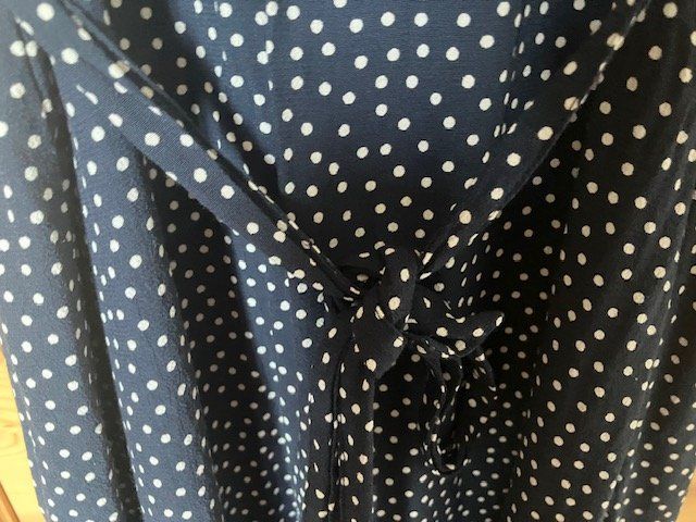 Kleider: Robe d'été à pois ESPRIT taille 38 – Gebraucht aus Les Ponts-de-Martel von Jolisa 3