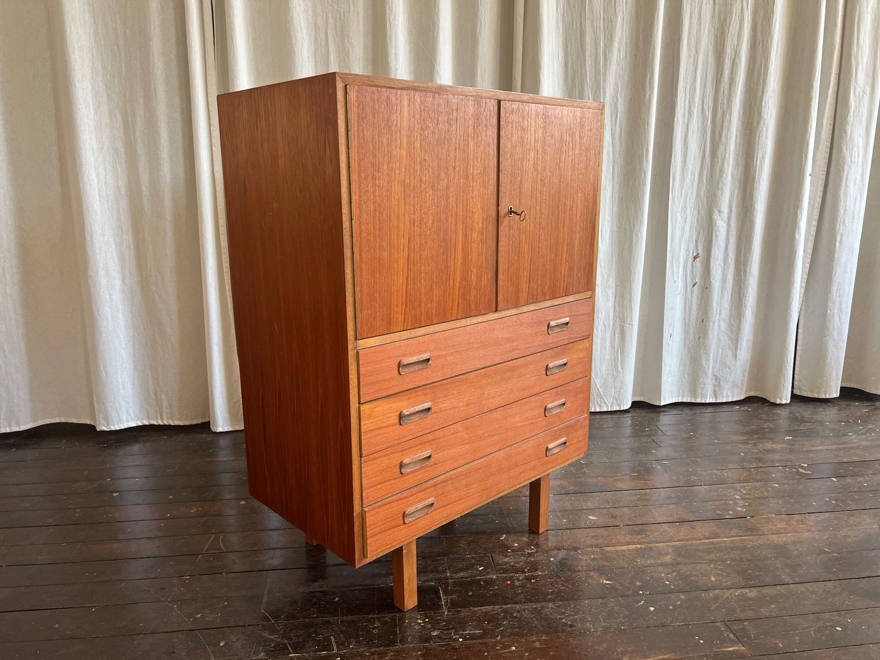 Kommoden: RÄUMUNGS-VERKAUF: Danish Teak Highboard – Gebraucht aus Kilchberg ZH von Bombo 4