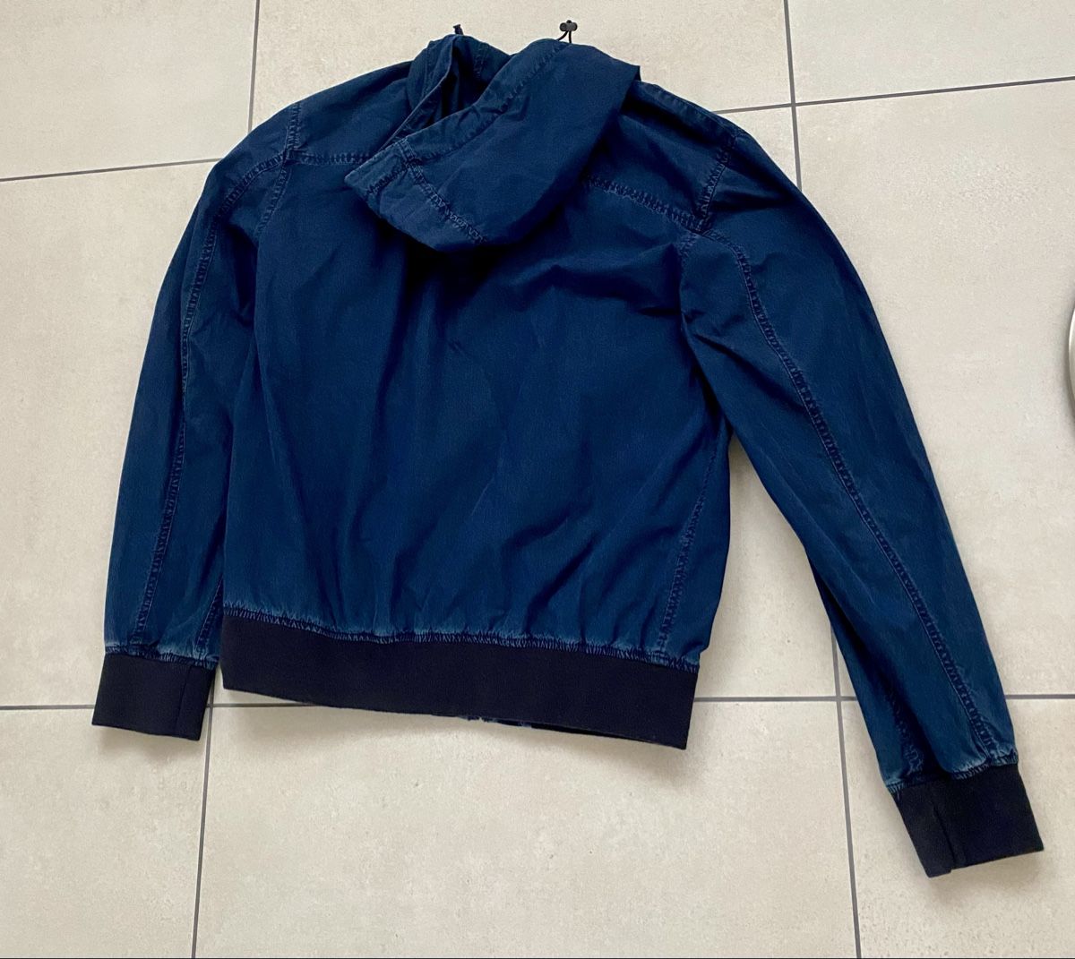 Giacche: Jacke mit Kapuze – Usato da Eglisau venduto da Lara0 1