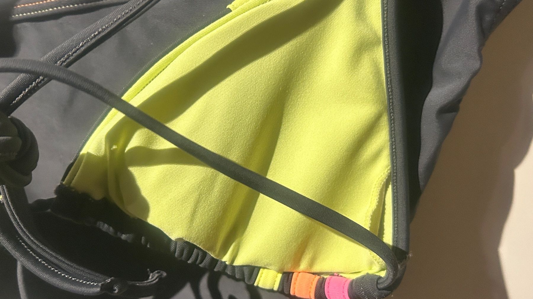 Adidas Badekleider & Bikinis: NEU Triangel Bikini Adidas, gr.34 – Neu (gemäss Beschreibung) aus Münchenstein von einElement 5
