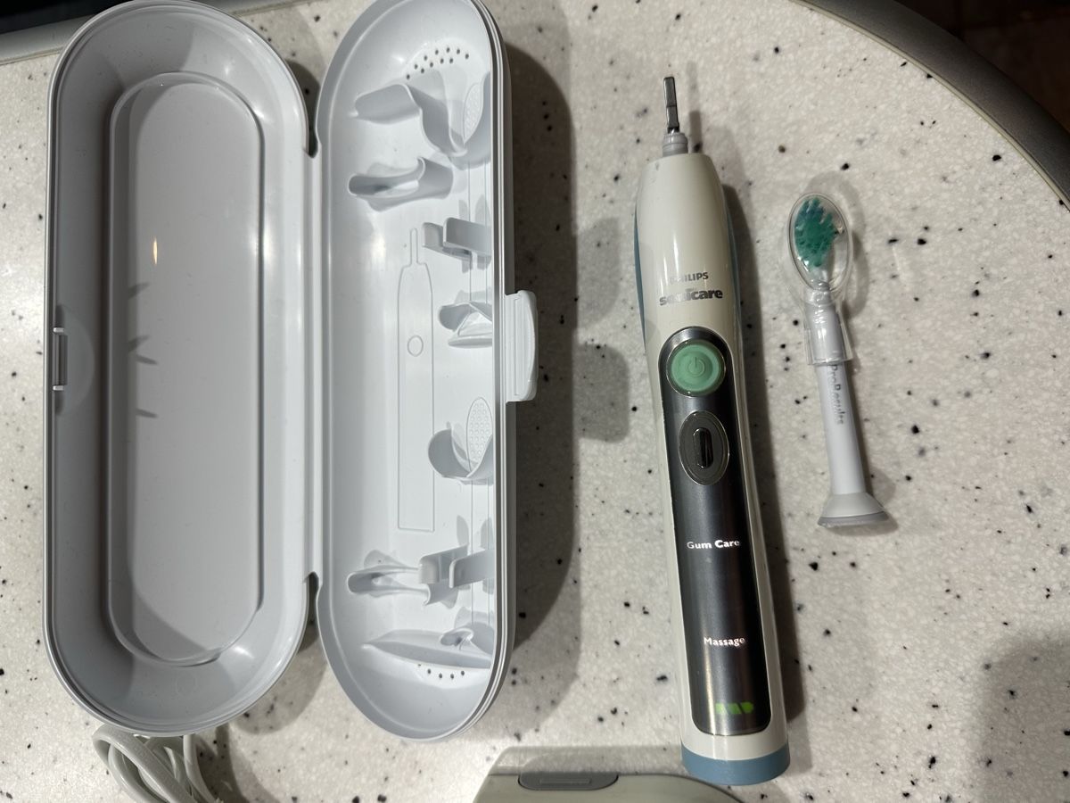 Philips Sonicare Cura dei denti: Philips Sonicare Schallzahnbürste – Usato da Widnau venduto da Tityos 3