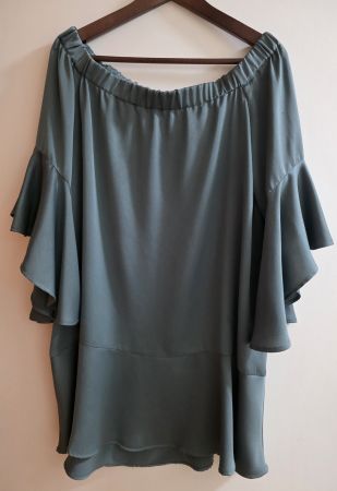 Sommerliches Off-Shoulder-Kleid mit Volant Ärmeln von ZARA