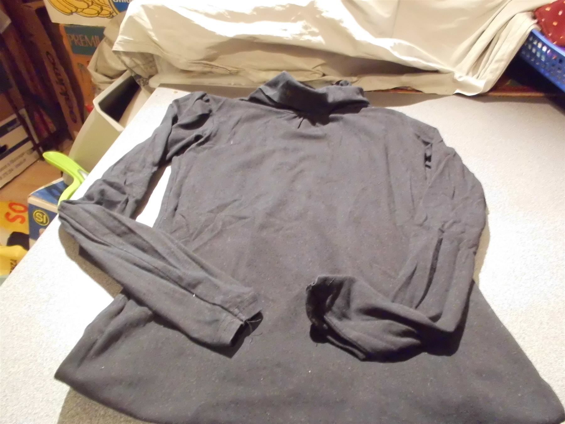 Pulls et sweat-shirts: Rollkragenpullover ca. Grösse 152, schwarz – D'occasion à Zürich par abraxas1291