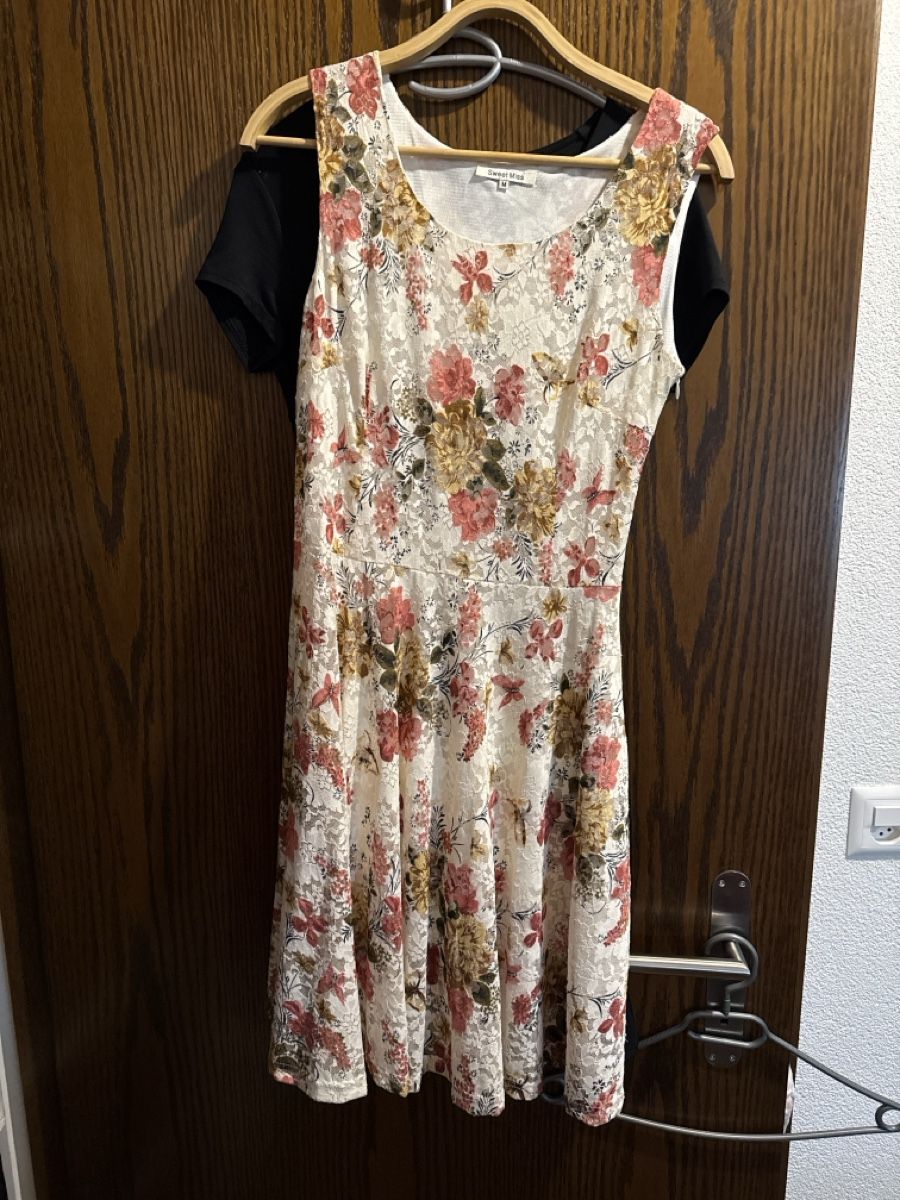 Desigual Vestiti: Kleid desigual und Kleid mit Blumen  – Usato da Pieterlen venduto da Ksenia3003 3