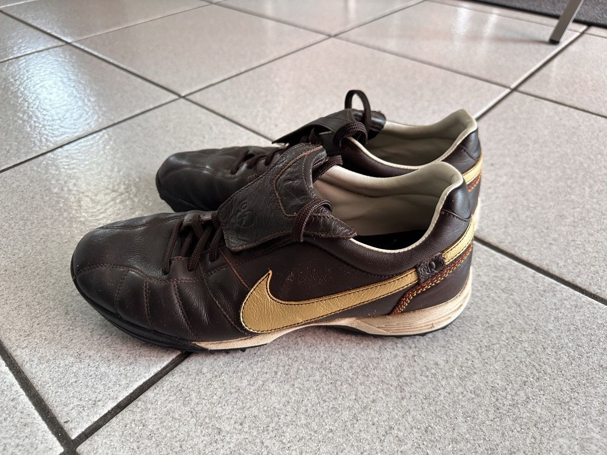 Nike Scarpe da uomo: Fussballschuhe Ronaldinho 10 Gr 44 – Usato da Luzern venduto da mat_2vg9 1