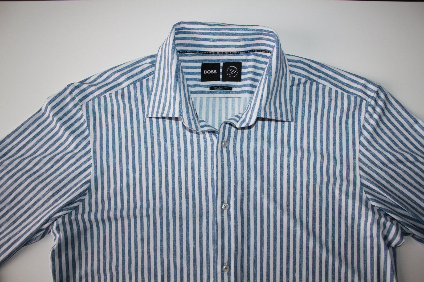 Hugo Boss Chemises: Chemise HUGO BOSS t.42 – D'occasion à Peseux par Gilloss 1