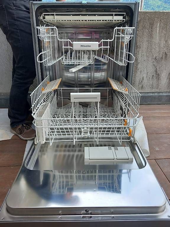 Machines à laver la vaisselle: Geschirrspüler Miele 55 cm – D'occasion à Grüsch par aconze 2