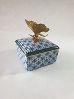 Dose mit Schmetterling Verzierungen Porzell Messing goldf...