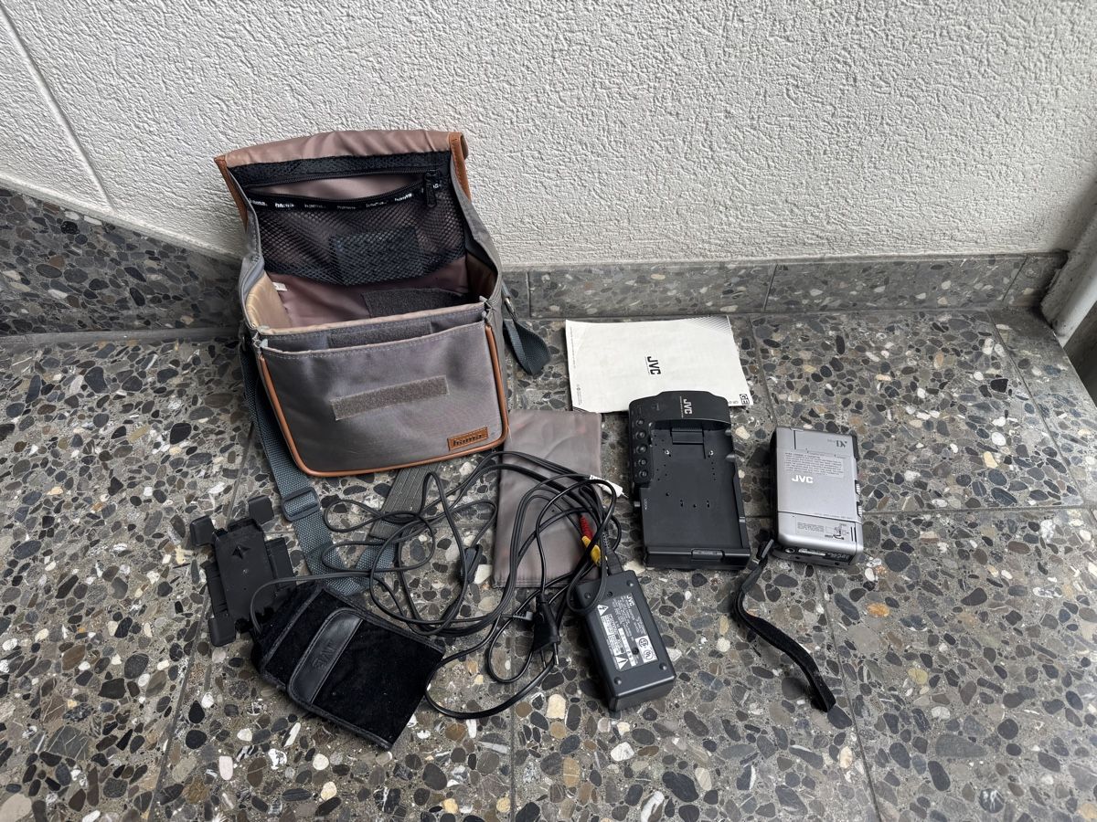Camcorder: JVC GR-DV1 Camcoder – Defekt aus Bern von A.W.S.R 2