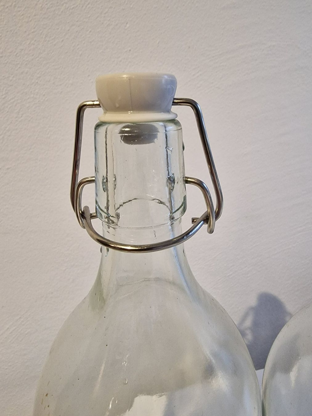 Ikea Autres vaisselles & verres: Glas Flasche mit Verschluss 1 L – D'occasion à Pfäffikon SZ par Maijecka 3
