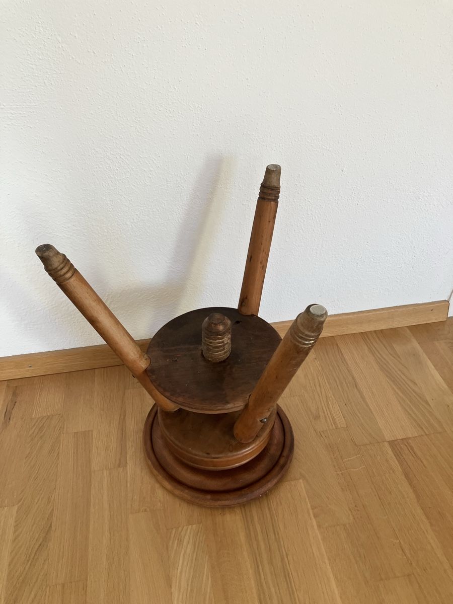 Hocker: Antiker Drehhocker  – Gebraucht aus Zürich von Wooha 4