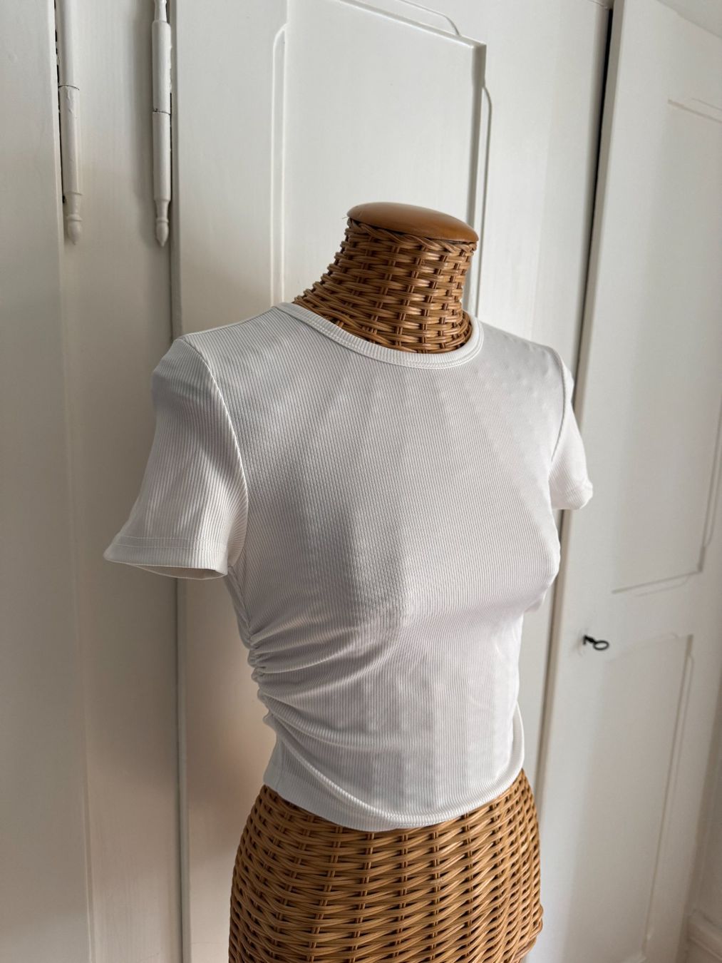 Shein T-shirt: T-Shirt weiss gerafft 34 – Usato da Zürich venduto da Diazaio 1