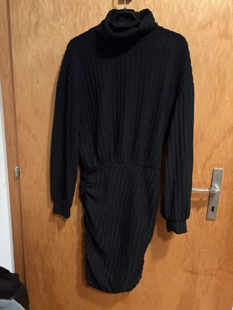 Schwarzes Strickkleid, Rollkragen, Gr. S, Top Zustand!