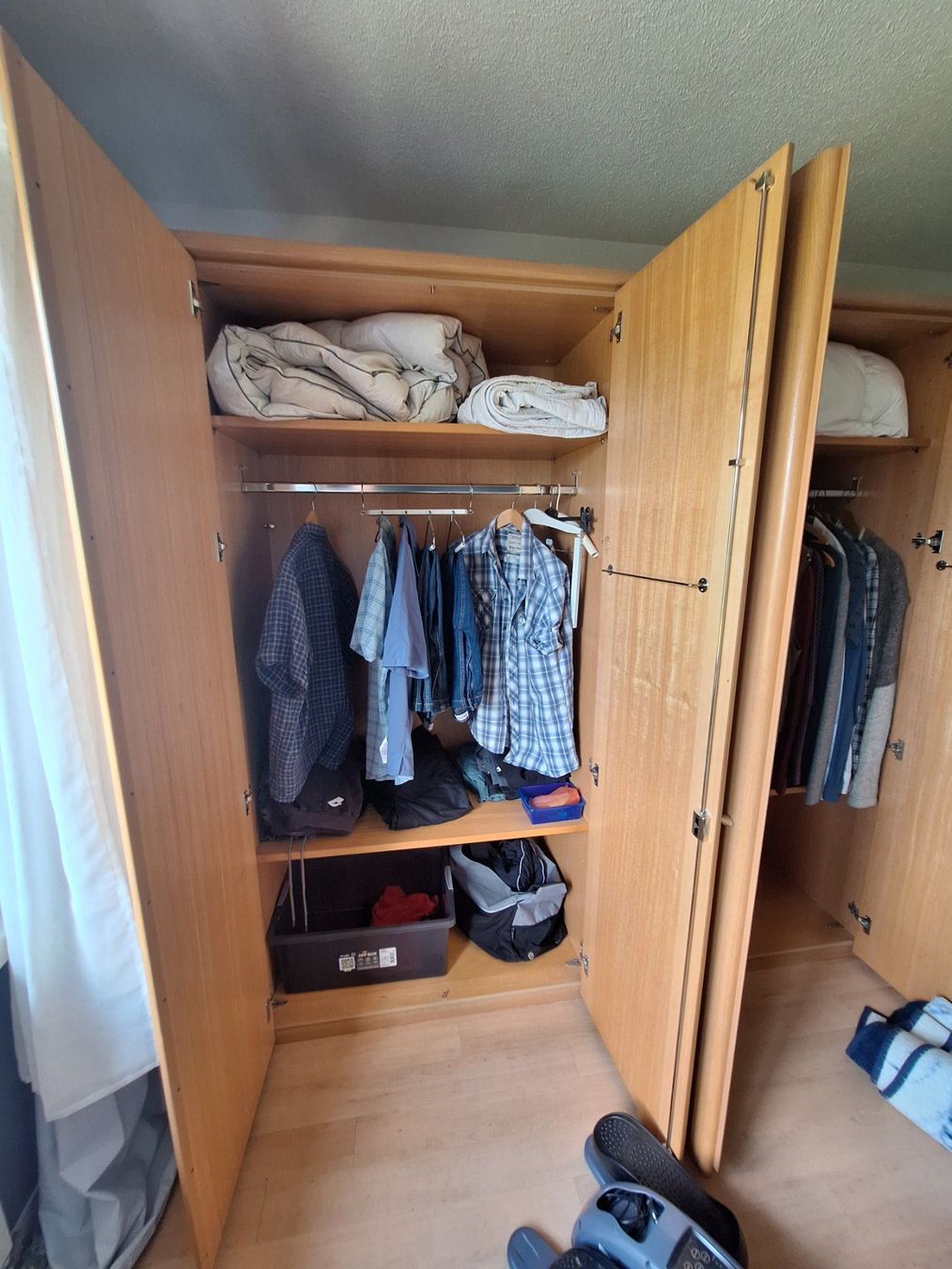 Schränke: Kleiderschrank – Gebraucht aus Tann von Katerdik 3