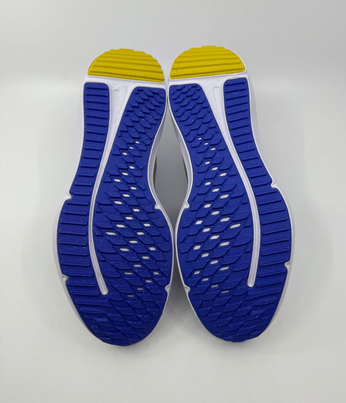 Nike Herrenschuhe: Nike Cosmic Runner (Grösse 38) NEU – Neu und originalverpackt aus Herisau von Seyashop1 4