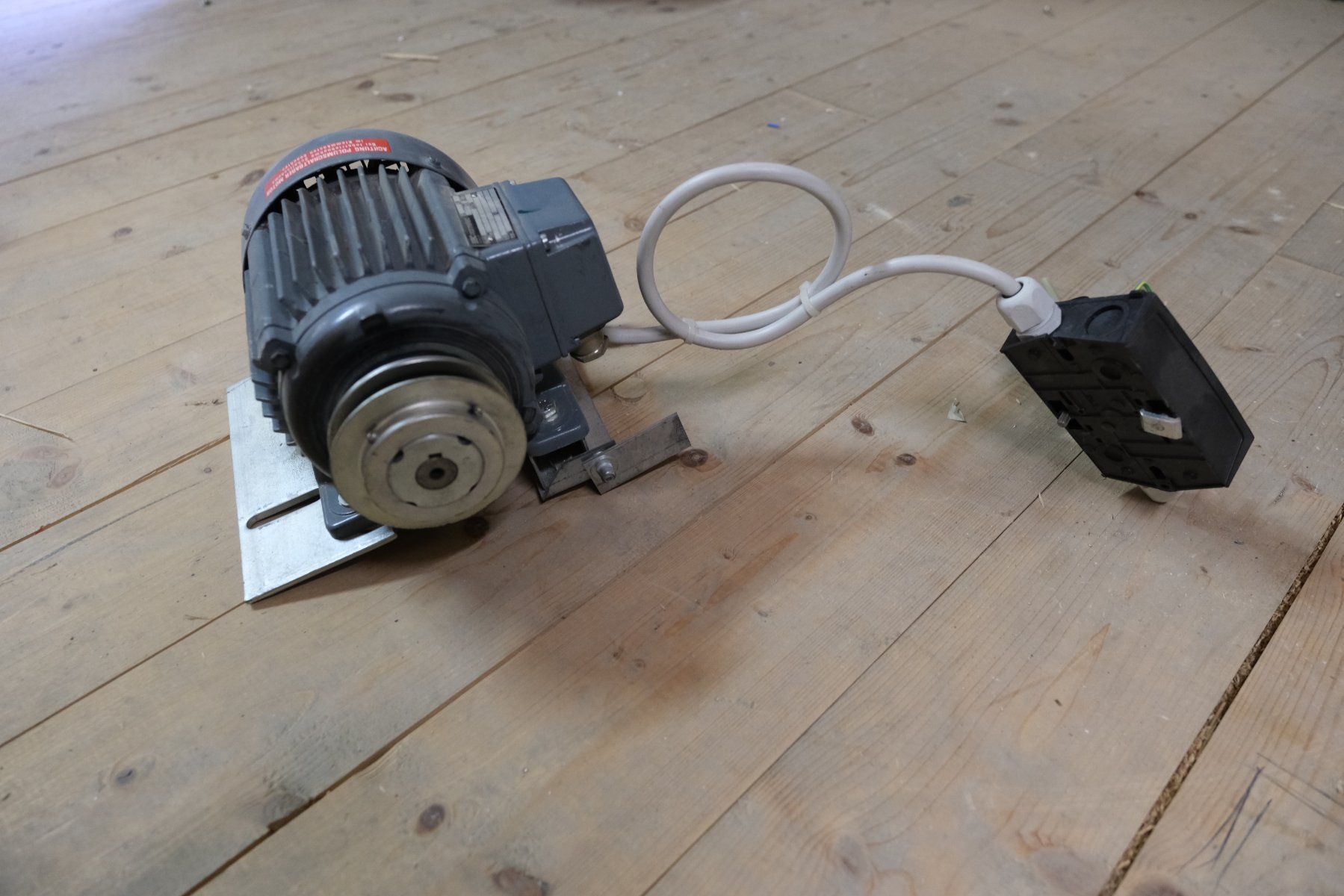Motoren: BBC Normelec Elektromotor mit Riemenscheibe – Gebraucht aus Disentis/Mustér von mur_yf9h 4