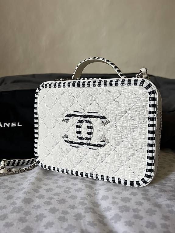 Chanel Borse da donna: sac vanity case chanel timeless – Nuovo e nell'imballaggio originale da La Chaux-de-Fonds venduto da Hich7 2
