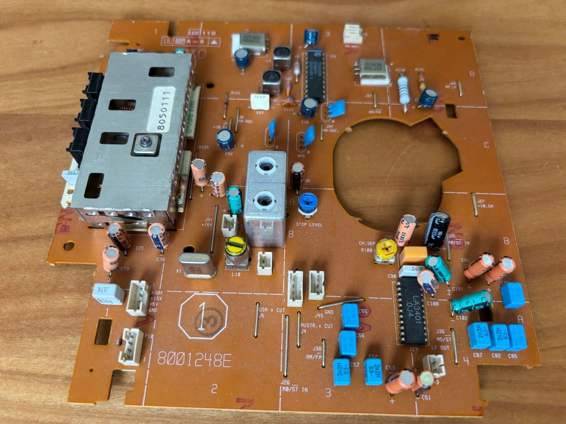 Bang & Olufsen Radio: BeoSound Ouverture Tuner PCB – Difettoso da Zürich venduto da Dries