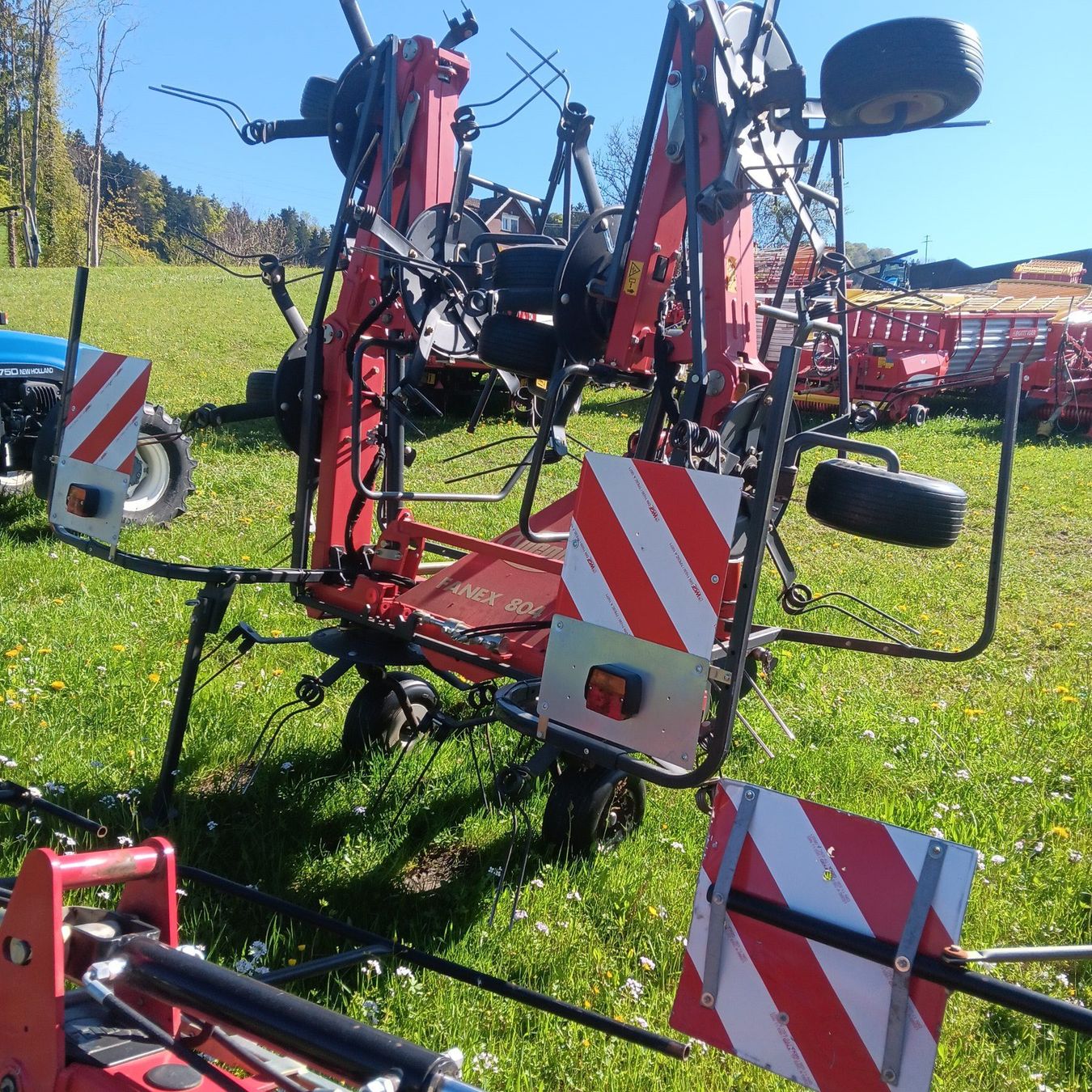 Vicon Tutte le macchine: Kreiselheuer Vicon 804 – Usato da Degersheim venduto da powertrac 2