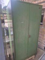 Grosser, robuster Metallschrank, Werkstattschrank grün