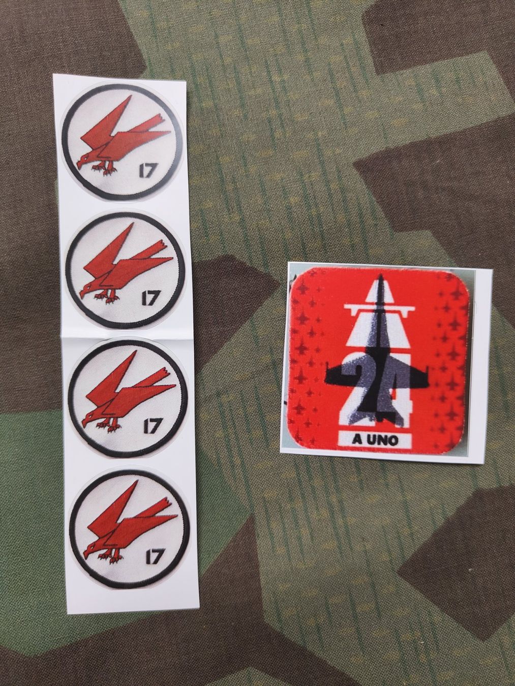 Schweizer Armee Placchette & Badge: Aufkleber Alpha Uno und Fliegerstaffel 17 – Usato da Bauma venduto da SwissMilitaria