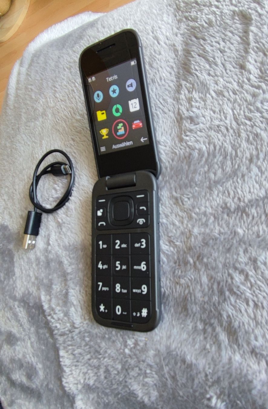Nokia Telefoni cellulari / Smartphones: Nokia 2660 Flip Dual Sim 4G – Usato da Zollikofen venduto da zar_j67f 2