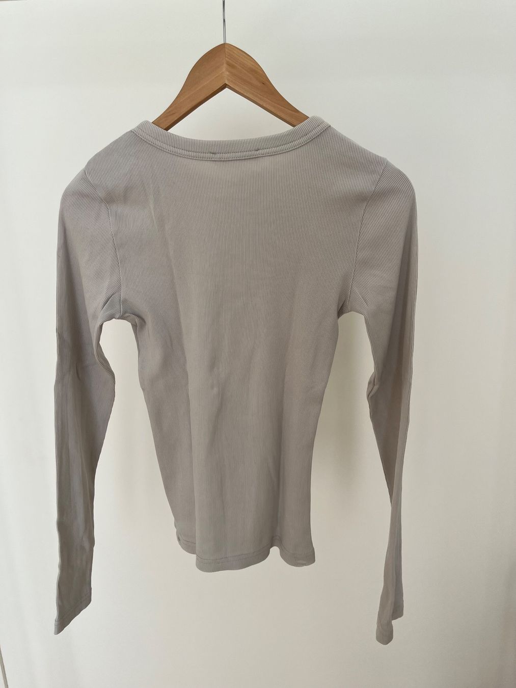 Zara Maglioni & Felpe: ZARA Geripptes Langarmshirt in Grau, Gr. M – Usato da Scharans venduto da Weltkind 2