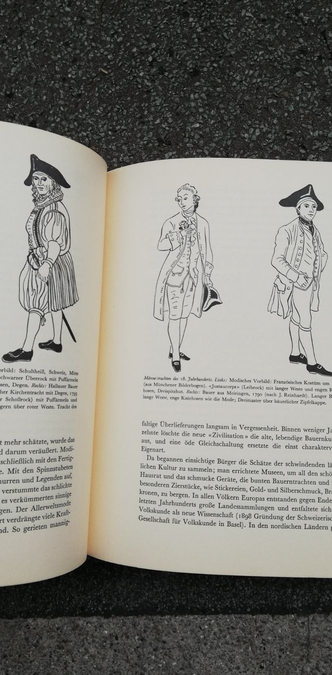 Libri: Schweizer Trachtenbuch – Usato da Thun venduto da Matthias72 5