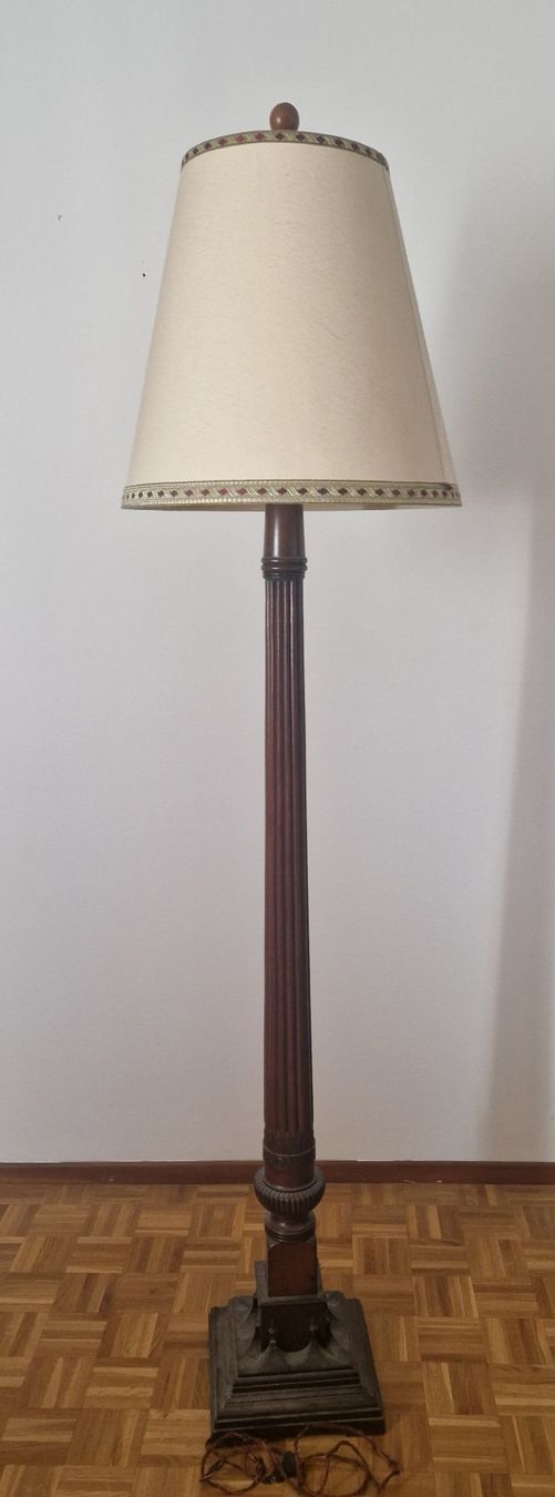 Lampen: Stehlampe mit Mahagonisockel – Gebraucht aus Lausen von Rogerd01