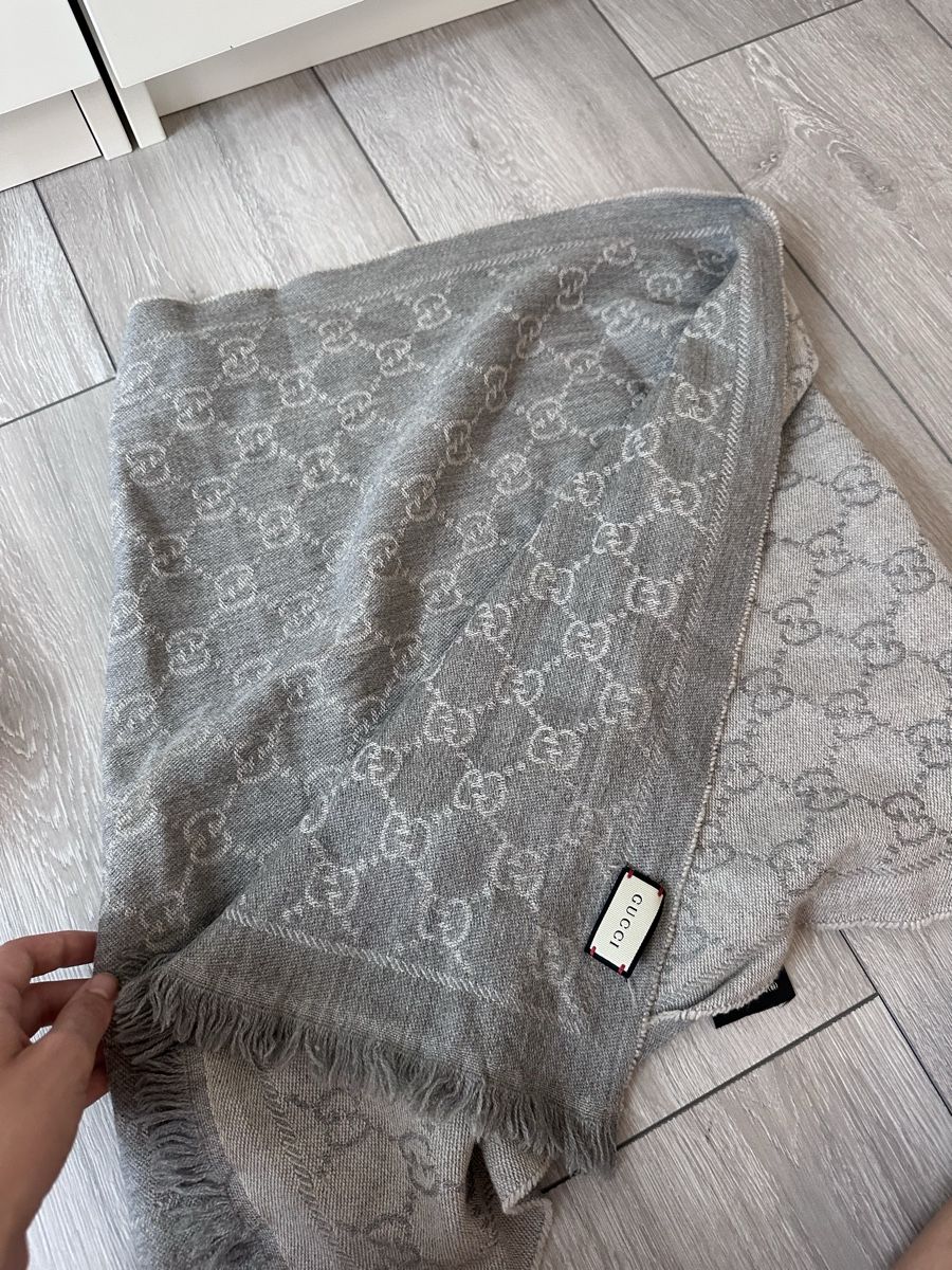 Gucci Foulards, Tücher & Schals: Schal Gucci GG Muster grau gebraucht – Gebraucht aus Zürich von mar_5mvd