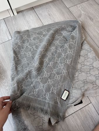 Schal Gucci GG Muster grau gebraucht
