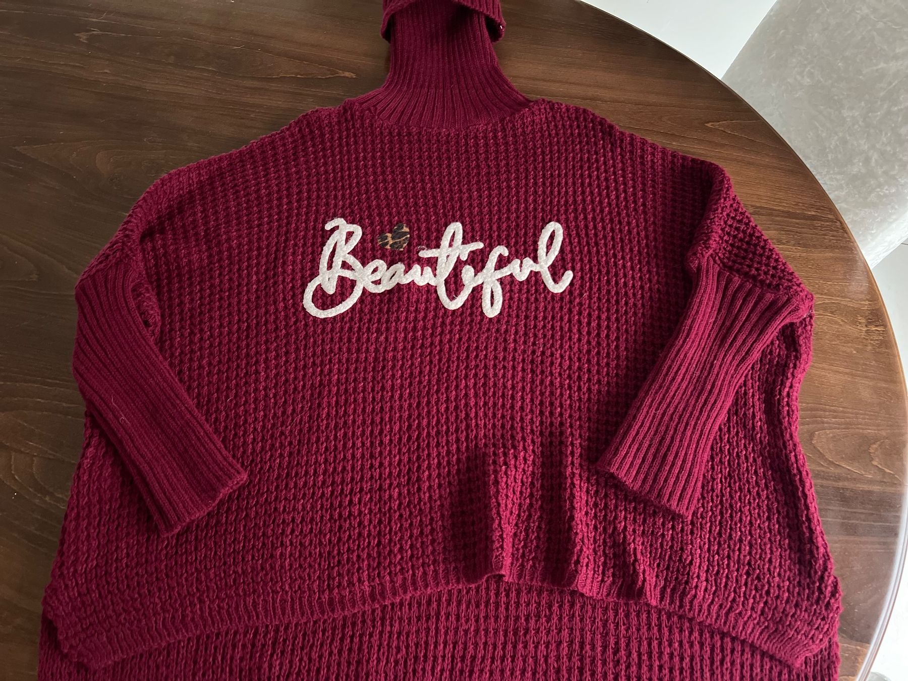 Maglioni & Felpe: Bordeaux-roter Strickpullover mit Rollkragen,Grösse 44/46 – Usato da Ebmatingen venduto da Mistelu