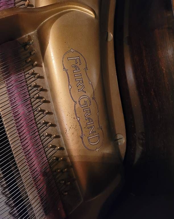 Strumenti musicali: Conover Baby Grand Piano – Usato da Zug venduto da Sabina0 2
