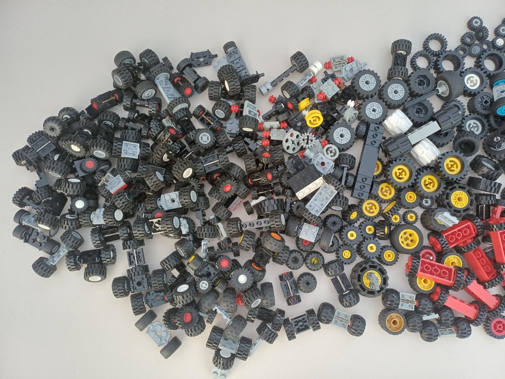 Lego Kit di costruzioni: LEGO 1kg800 de roues en vrac – Usato da Begnins venduto da Drastic-Sound 1