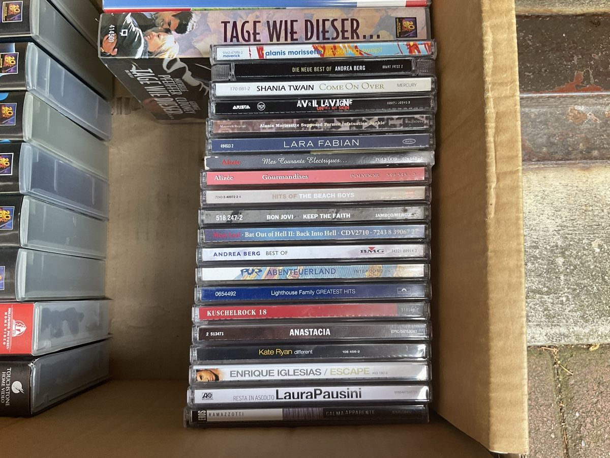 CD: CD-Sammlung ChartBoxx, verschiedene und VHS Kassetten – Usato da Mümliswil venduto da rose124 5