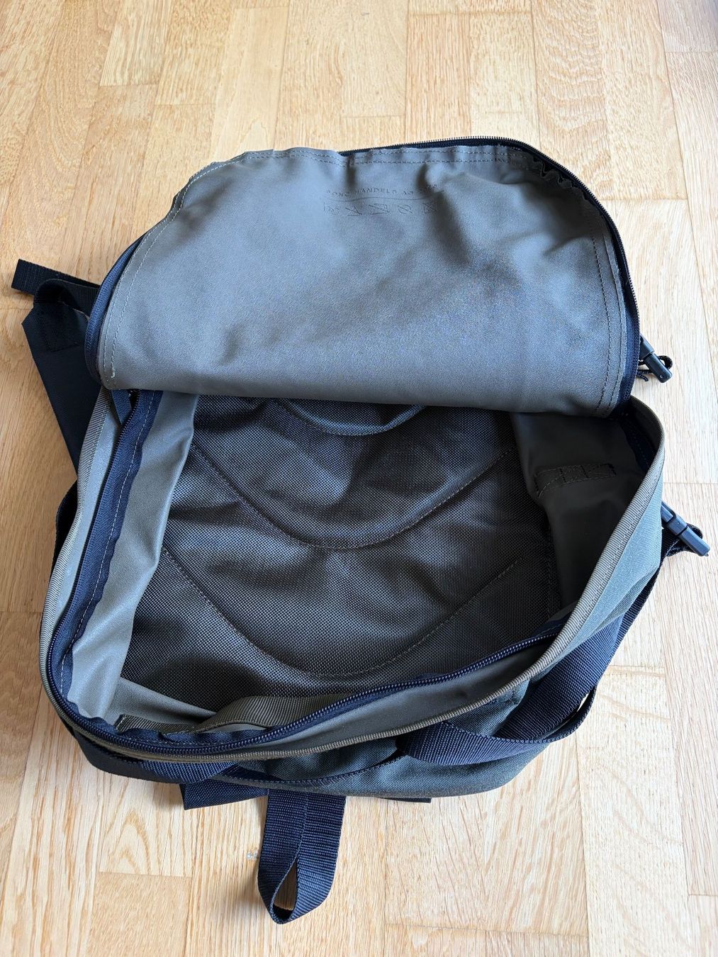 Schweizer Armee Zaini: Armee Tagesrucksack Neu. – Nuovo (secondo la descrizione) da Duebendorf venduto da gilberto17 2