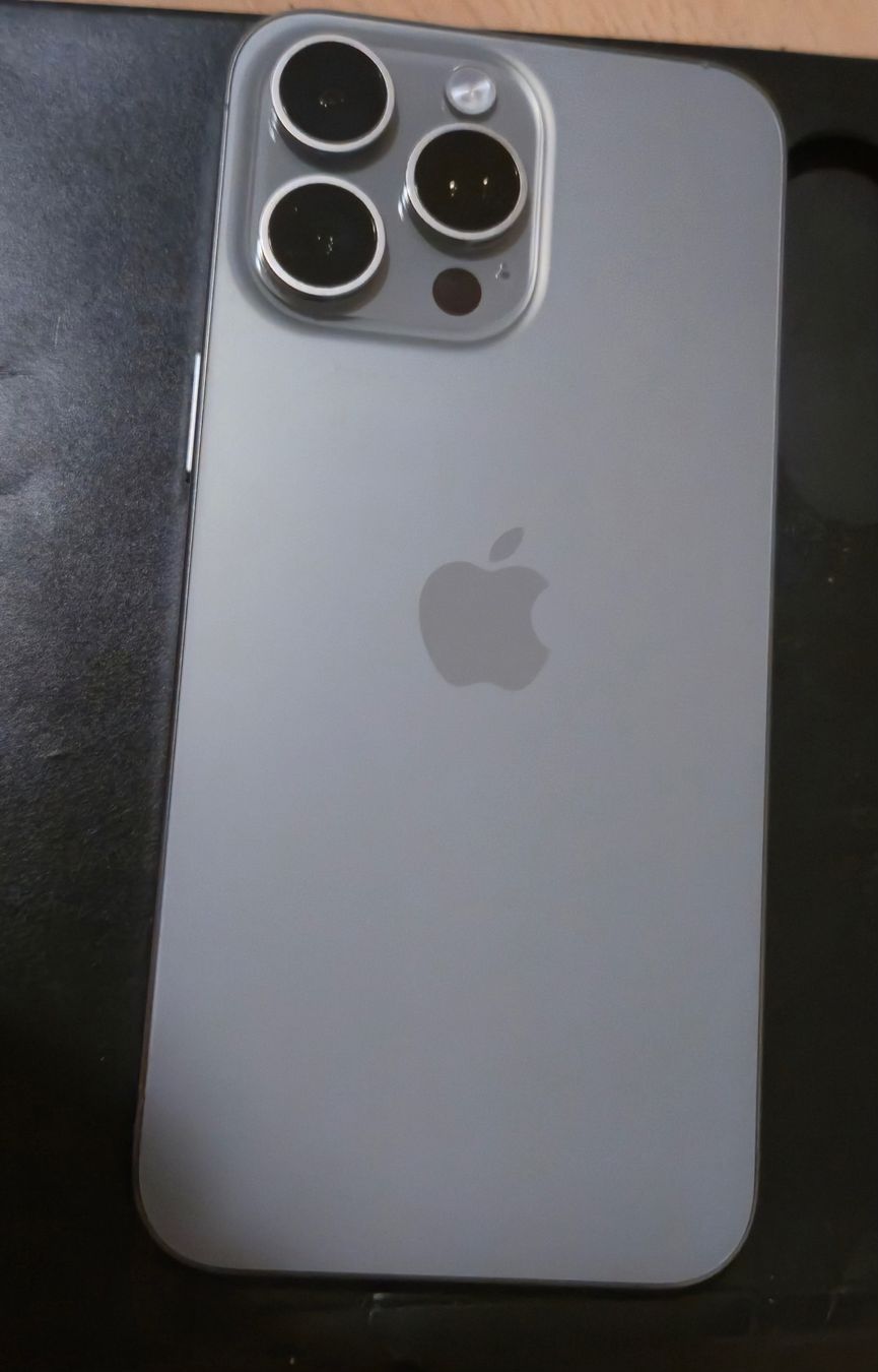 Apple Portables: Iphone 15pro max – D'occasion à Islikon par oma_7dx5 3